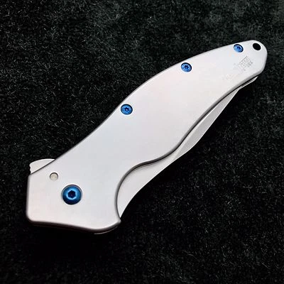 Juego de tornillos de titanio azul para carpeta de chalota Kershaw 1840 (sin cuchillo)  Foto 1 de 4