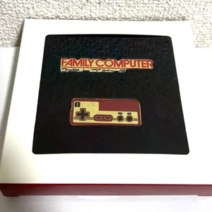 family computer pin badge - Picture 1 of 4