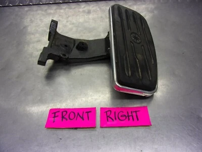 657 A YAMAHA XVZ 1300 ROYAL STAR VENTURE 2000 A OEM FRONT R&L FOOT PEG (DOIS) - Imagem 1 de 4