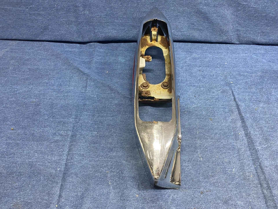 1980 81 82 83 1984 85 1986 87 1988 1998 Cadillac Brougham extremidade do para-choque traseiro esquerdo - Imagem 1 de 4