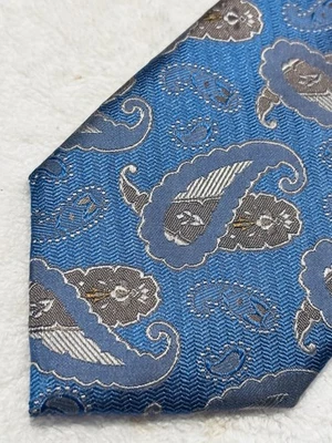 Nueva corbata elegante de JOSEPH ABBOUD Foto 1 de 4