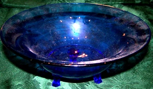 Large 10 Inch Wide Cobalt Blue 3 Footed Decorative Bowl - Picture 1 of 1