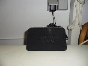 Radiowecker mit Ladefunktion - NEUWERTIG !!! - Bild 1 von 6