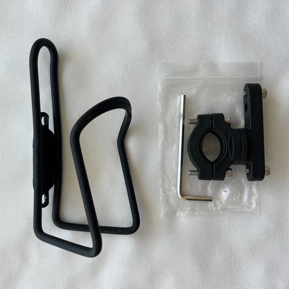 Jaula para botella de agua de aluminio Planet Bike - negro brillante + kit de abrazadera de manillar MoKo Foto 1 de 3