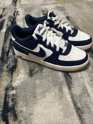 Size 7Y- Nike Air Force 1 Low Navy Blue And White DQ5972-101 Excellent Condition - Image 1 of 4
