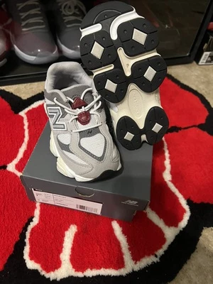 New Balance 9060 TD Niño Pequeño Talla 9 Gris Tenis Zapatos Niños Foto 1 de 4