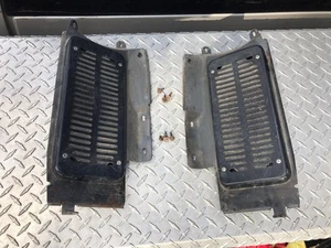 73-87 Chevy GMC Squarebody Soporte de montaje de altavoz Cabina Esquina Asiento trasero izquierdo derecho - Imagen 1 de 5