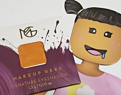 МАКИЯЖ GEEK - CHICKADEE - ПОДПИСЬ ТЕНИ ДЛЯ ВЕК ПОПОЛНИТЬ - 1,5 г - новый - Изображение 1 из 2