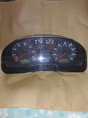 Volkswagen Passat 1998 velocímetro panel Foto 1 de 3