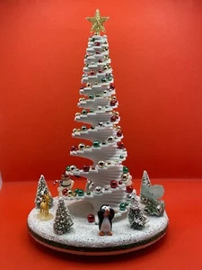 Beautiful Rotating Christmas Tree - Picture 1 of 12