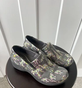 Work Wonders by Dansko Damen-Stillschuhe Clog US 9 Tiere rutschfest - Bild 1 von 9
