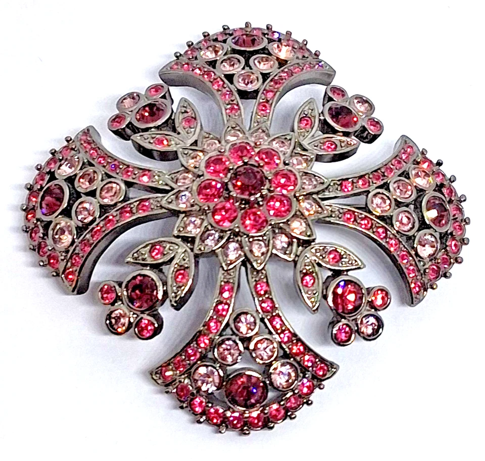 Broche Cruz Carol Lee Rosa Estrás Sobre Tono Plata Foto 1 de 4