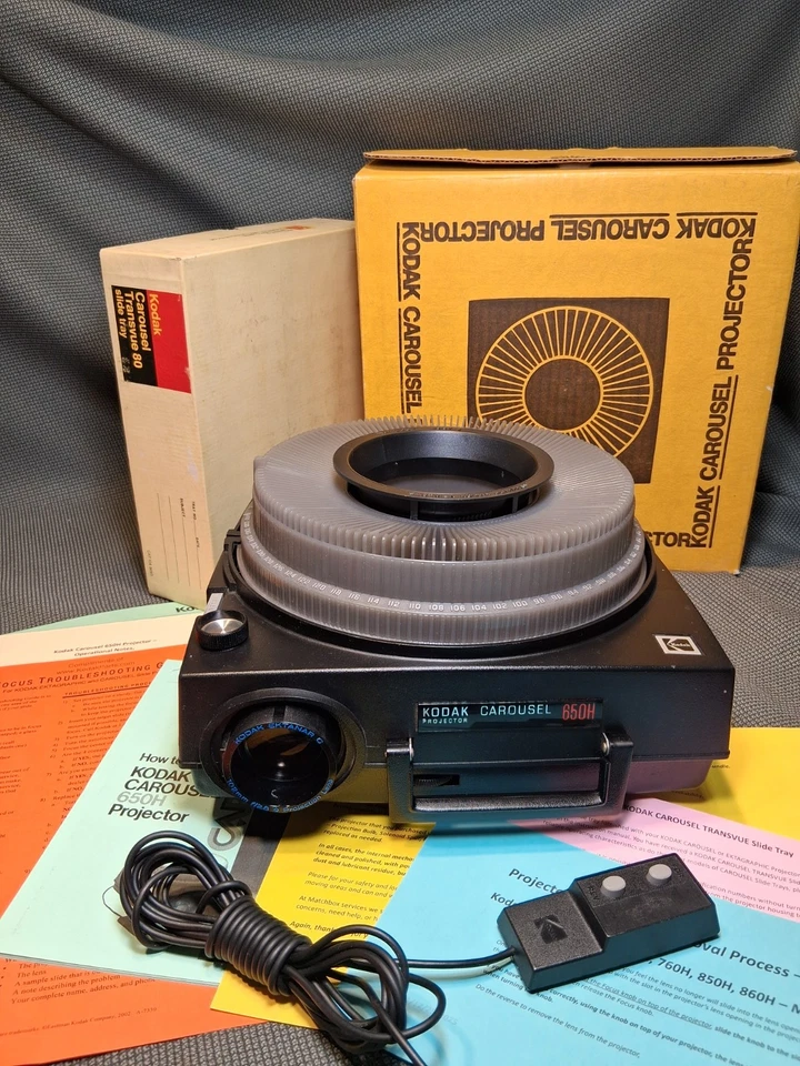 Paquete de proyector deslizante Kodak Carousel 650H - REVISADO PROFESIONAL. (#25119) Foto 1 de 4