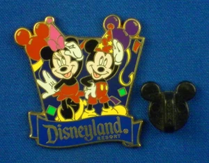 Prendedor de celebración Mickey Mouse y Minnie DLR Travel Company # 69488 - Imagen 1 de 3