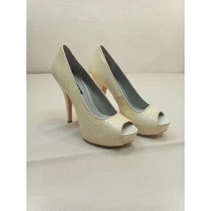 Vera Wang White Collection 9.5M Stiletto Heel Pumps Ivory Peep Toe - Picture 1 of 10