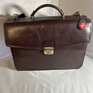 Vintage Foray Leather Shoulder Portfolio  Good Condition, Except Front is scuffd