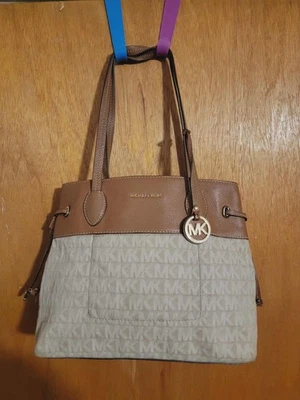 ** Bolso de Hombro MICHAEL KORS "MARINA" Caqui Oscuro Recubierto Sarga Cuero  Foto 1 de 4
