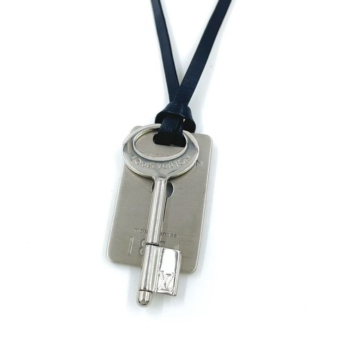 LOUIS VUITTON（LV） LOUIS VUITTON Collana con ciondolo in pelle chiave da viaggio argento nero pelle metallo