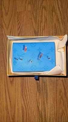 Cubierta de pasaporte de lona con monograma color piscina azul para viaje Foto 1 de 3