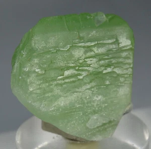 26 KARAT NATÜRLICHER GRÜNER PERIDOT KRISTALL AUS PAKISTAN, (R-152), - Bild 1 von 12