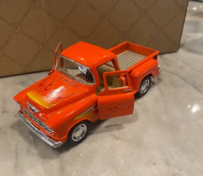 Kinsmart 1955 Chevrolet Stepside Pick-Up W/Fiamme 1:3 2 Pressofuso Arancione - Immagine 1 di 3