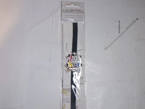 Harry Potter: Hogwarts Crest Smalto Charm Segnalibro Nuovo Spedizione Gratuita Non Tracciata #G5 - Foto 1 di 2