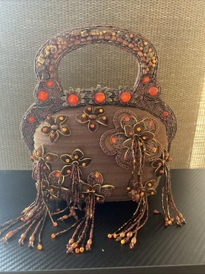 Hermoso bolso de mano Mary Frances marrón y naranja con cuentas con flores Foto 1 de 4
