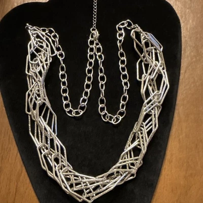 "Collar largo grueso cadena tono plateado Alfani 34"" (lote # 370)" Foto 1 de 4