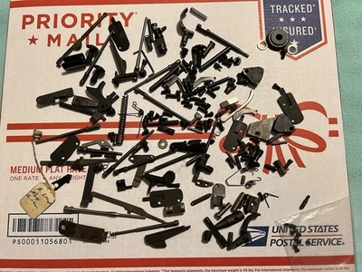 高标准手枪零件。 — 第 1/4 张图片