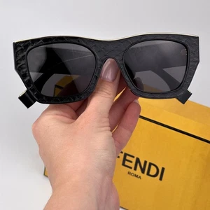 Fendi Women Sunglasses Black Grey Square FE40126I LEATHER 01A NEW AUTHENTIC - Picture 1 of 9