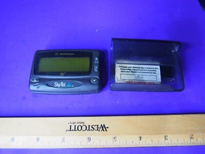 Motorola Skytel Flex Black Pager z klipsem do paska Kolekcjonerskie Vtg Tech Części Naprawa - Zdjęcie 1 z 2