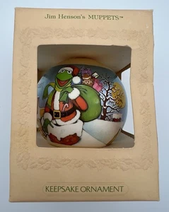 Nuevo sello Miss Piggy Kermit vintage redondo satinado 1981 adorno Muppets EE. UU. - Imagen 1 de 6