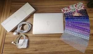 13.3-inch MacBook Pro 3.0GHz Dual-core Intel i7 with Retina Display - Picture 1 of 9