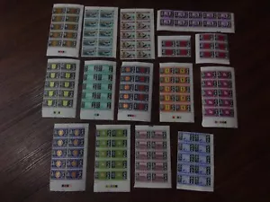 1971 GUERNSEY 1ST DEFINITIVE SET 1/2p - 50p IN BLOCKS MNH 10 SETS - Picture 1 of 6