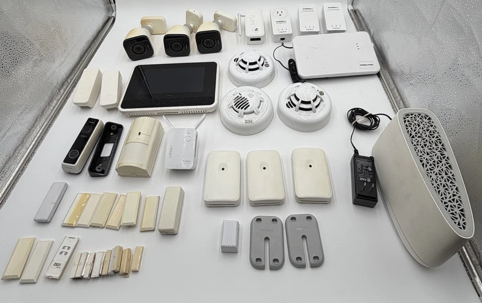 Vivint Home Security Full Camera System, Panel, Smoke Detector, Carbon Monoxide - Image 1 of 4