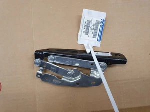 GENUINE Mopar RIGHT SIDE BONNET HINGE Chrysler Grand Voyager 08-18 4673954AB - Picture 1 of 3