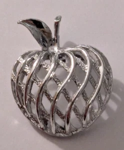Gerrys Silver Tone Open Work Strawberry Apple Dome Pin Brooch Vintage HTF EUC - Picture 1 of 6
