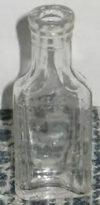 Botella de vidrio transparente rectangular vintage boticario utilería jarrón granero excavación vertedero encontrar - Imagen 1 de 6