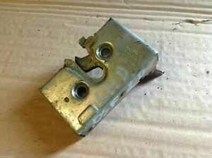 VW GOLF JETTA MK1 & CABRIO SPORTLINE LHD RIGHT SIDE DOOR LOCK CATCH 171837016E - Bild 1 von 1