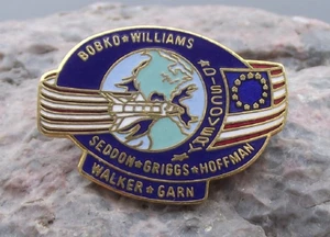 Official NASA Space Shuttle Mission STS 51-D Pin Badge from Personal Collection - Picture 1 of 2