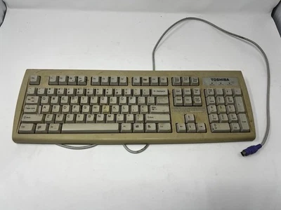 Teclado Toshiba Vintage - Conector PS/2 - Modelo 1471168C10 / KB-9930 Foto 1 de 2