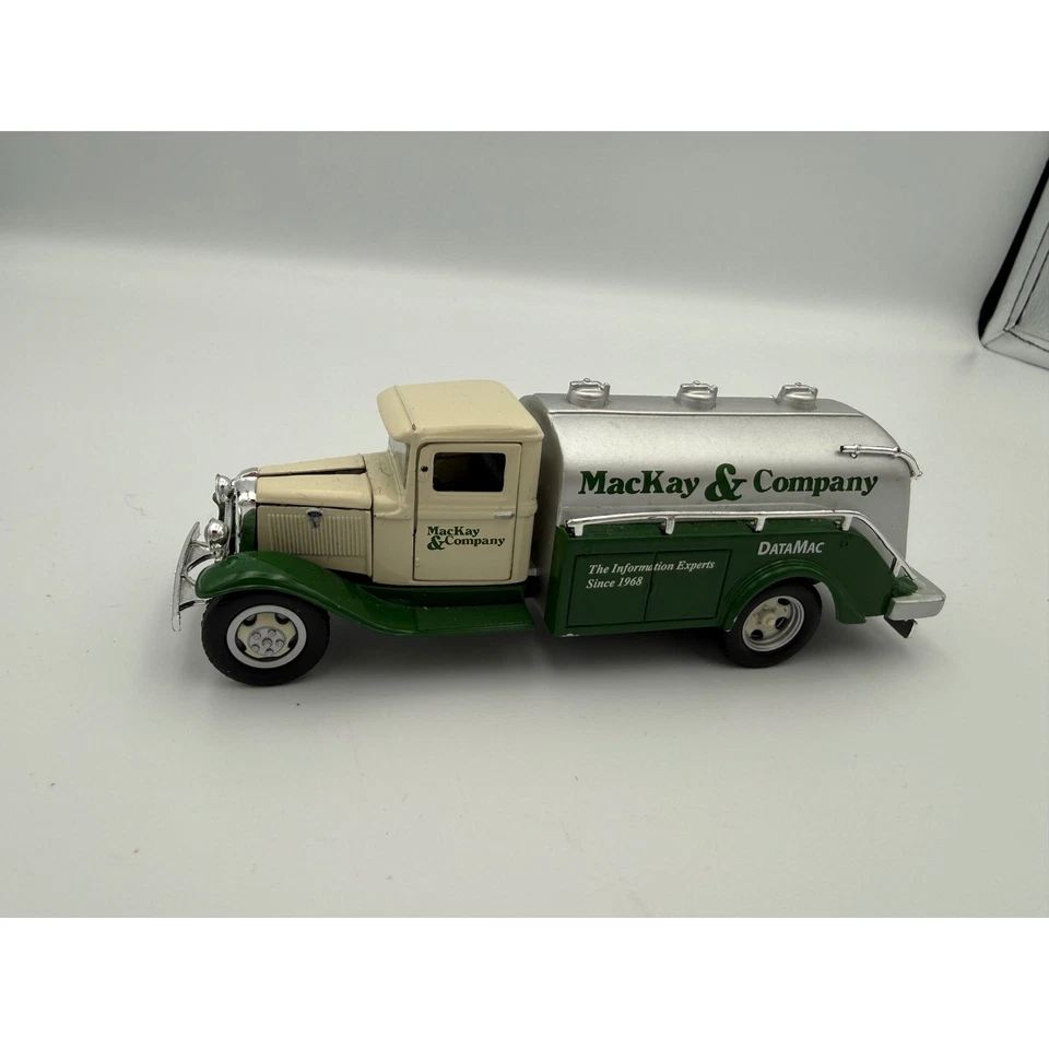 Camión Ford BB 157 1934 McKay & Company DATAMAC modelo fundido a presión escala 143 Foto 1 de 4