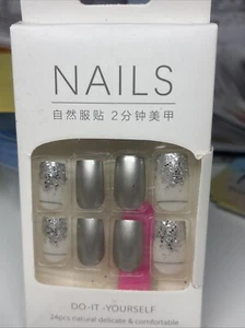 NAIL DECOR /ART  BOX OF 24 FALSE NAILS SILVER WHITE AND GLITTER - Picture 1 of 1