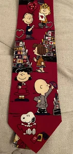 PEANUTS MENS TIE CHARLIE BROWN SNOOPY BE ME VALENTINE 4 X 56 - Picture 1 of 3