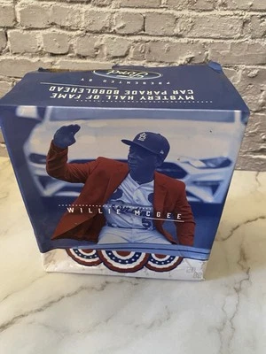 Cardenales de San Luis Jim Edmonds Salón de la Fama Ford Car Parade Bobblehead SGA2022 Foto 1 de 4