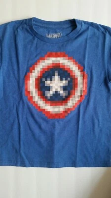 Camisa de manga corta azul con logotipo de escudo de píxeles Capitán América L 10/12 Marvel Youth Foto 1 de 4