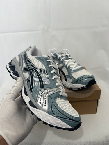 ASICS GEL KAYANO 14 'WHITE FJORD GREY' Taglia 7.5UK NUOVO