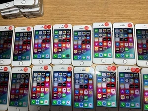 90% N ew , Tested , Full wroking Apple iPhone 5S 16GB Unlocked lot - Picture 1 of 11