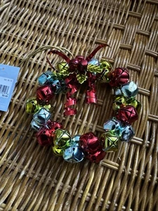 Neu Jingle Bell Kranz Ornament ~ mehrfarbig ~ 4" Durchmesser - Bild 1 von 5