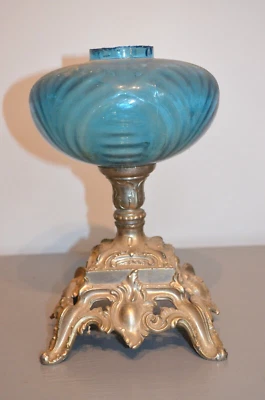 Lampe à Pétrole Verre Bleu Pied Métal Argenté  XIX -ème - Photo 1/4